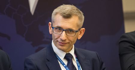 Prezes NIK zarabia 14 tysięcy miesięcznie. Chyba jednak znacznie więcej...