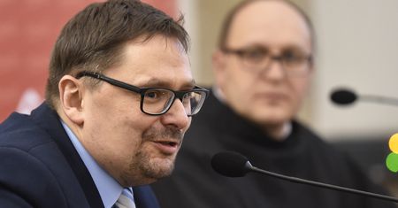 Terlikowski krytykuje słowa prymasa ws. uchodźców. "Groźby suspensy to groźby polityczne"