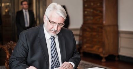 Autor "Ody do Jarosława Kaczyńskiego" będzie ambasadorem. Kolejna dziwna nominacja Waszczykowskiego