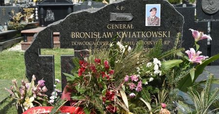 Wstrząsające informacje po ekshumacji ciała gen. Kwiatkowskiego. Beata Mazurek uderza w PO