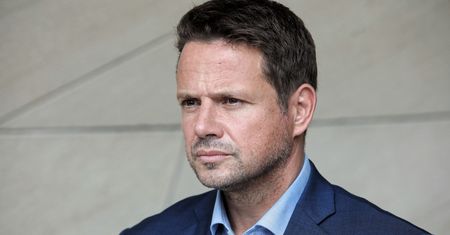 Wyprawka Rafała Trzaskowskiego dla dzieci. "To porażka. Część rzeczy na śmietnik"