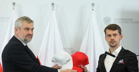 Fałszowanie żywności. Minister Ardanowski porozumiał się z rolnikami