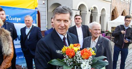 Małkowski sam nie zrezygnuje, choć powinien. Olsztynianie mogą mu pomóc