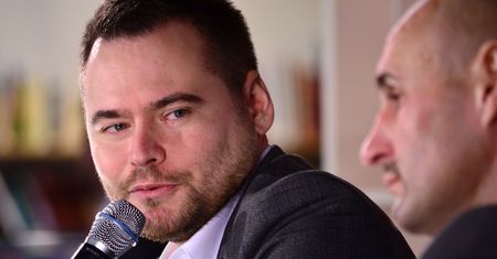 Krzysztof Stanowski udowodnił, że nikt nie jest anonimowy w Internecie. Dziennikarz zmusił do przeprosin mężczyznę, który groził jego synowi
