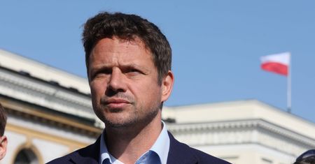 Rafał Trzaskowski o odbieraniu immunitetu za race. "To jak strzelanie z armaty do wróbla"