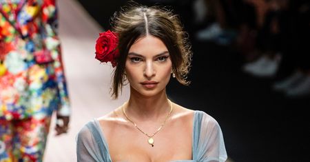 Zmysłowa Emily Ratajkowski w odważnej sesji. Za to kochają ją fani