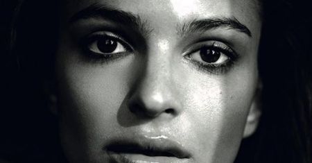 Emily Ratajkowski w swoim żywiole. Gorąca sesja