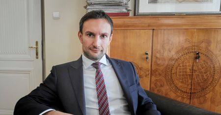 Poznań: kandydat na prezydenta miasta rozdaje bilety na "Kler"