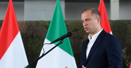 Wiceszef MON bez pozytywnej opinii komisji. "Przez przypadek"