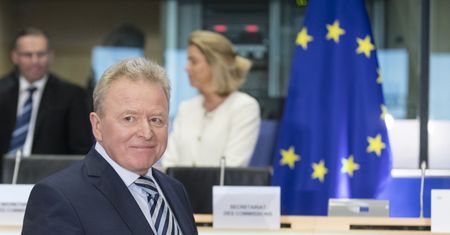 Janusz Wojciechowski z teką komisarza. "Będę bronił silnego budżetu na rolnictwo"