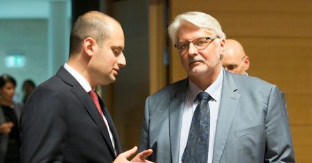 "Zaskakujące słowa". Waszczykowski o wywiadzie Macrona