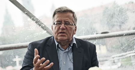 Bronisław Komorowski o wypadkach Beaty Szydło: "Uczył gamoń gamonia"