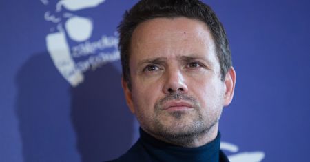 Zdrada Trzaskowskiego. Właśnie odebrał warszawiakom grube pieniądze