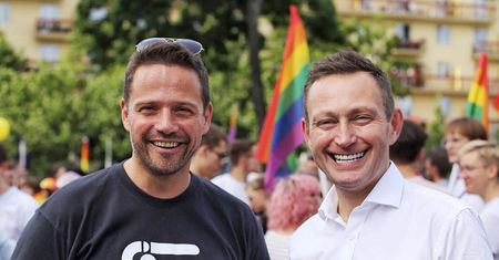 Paweł Rabiej, słowa o adopcji dzieci i wrzenie w PO. "Z Bonim rozwalają nam porozumienie"