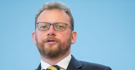 Łukasz Szumowski o obrażeniach Adamowicza. "Doznał potwornych urazów"