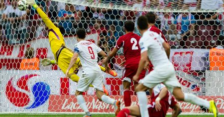Oszustwo na Lewandowskiego. Teraz na aukcję trafiła prawdziwa koszulka reprezentacji Polski