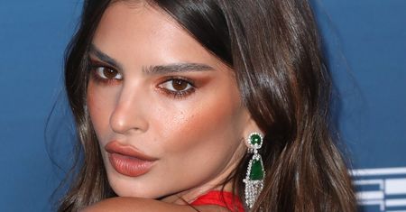 Emily Ratajkowski znów zachwyciła. Ikona mody w garniturze