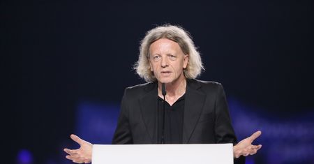 Poseł Mieszkowski na tle "swastyki". Zdjęcie wywołuje burzę w sieci