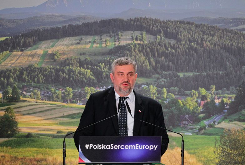 Minister rolnictwa Jan Krzysztof Ardanowski przemawia podczas konwencji PiS w Kadzidle.