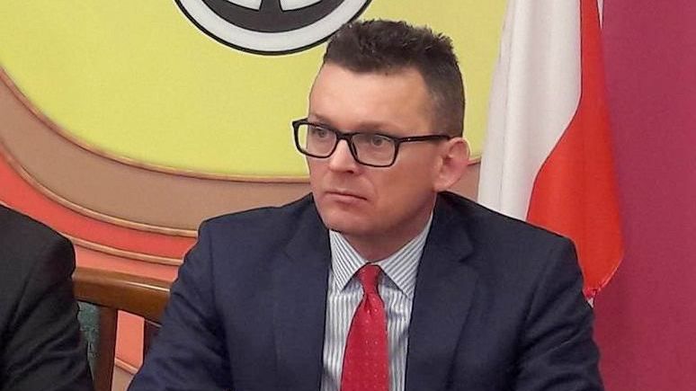 Damian Stawikowski chce, by do Gór Stołowych można było dojechać przez Złoty Stok. Taka linia kolejowa nie istnieje.