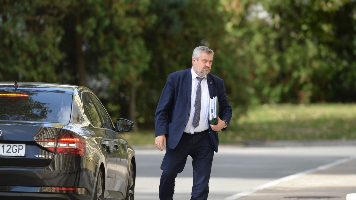 Z ujawnionych danych wynika, że najwięcej kosztuje utrzymanie floty resortu kierowanego przez Jana Krzysztofa Ardanowskiego.