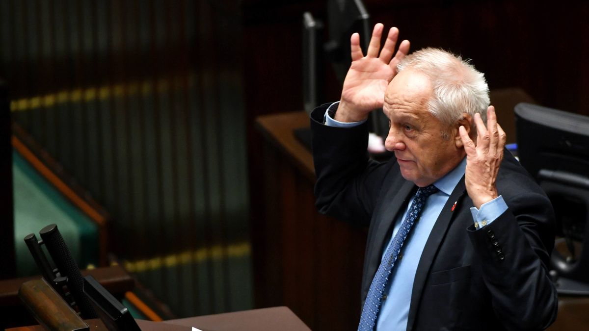 Stefan Niesiołowski poza emeryturą ma także "dodatek kombatancki"