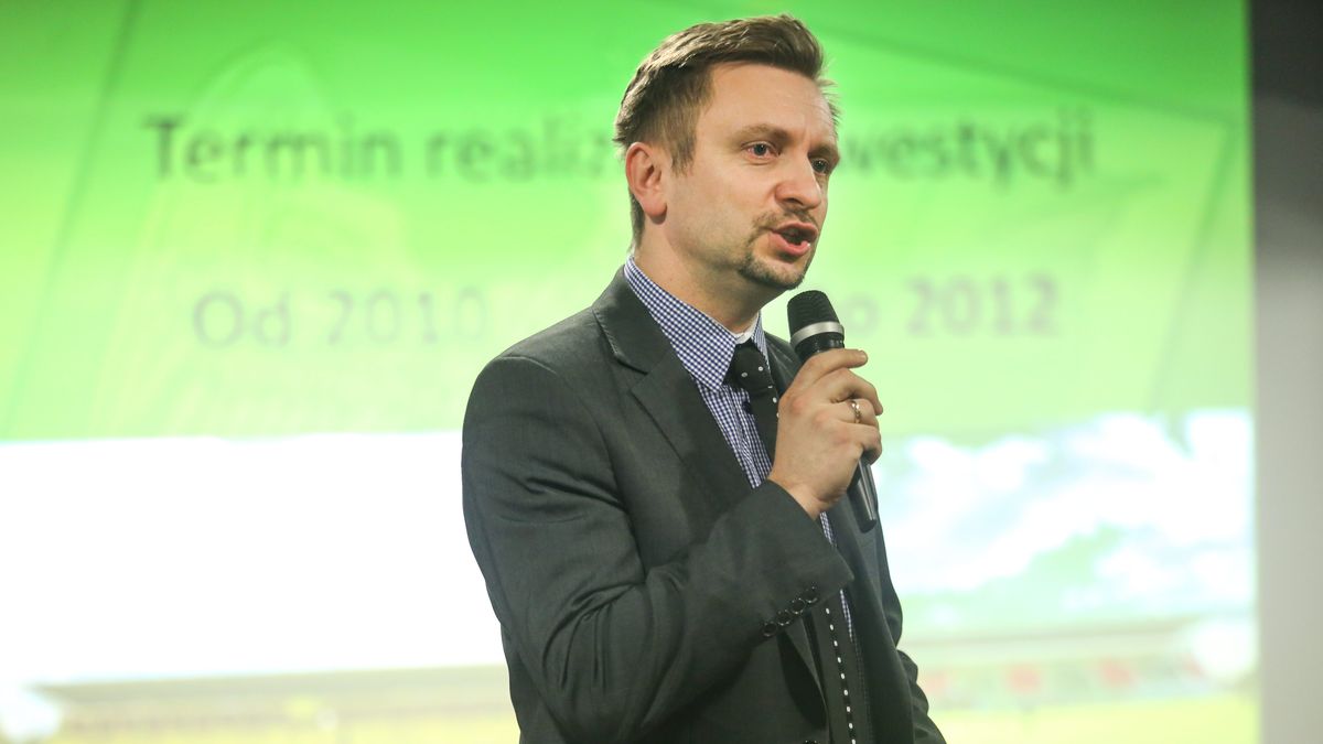 17.02.2015. Burmistrz Ząbek Robert Perkowski podczas spotkania w Ząbkach na temat bezpieczeństwa na stadionach.