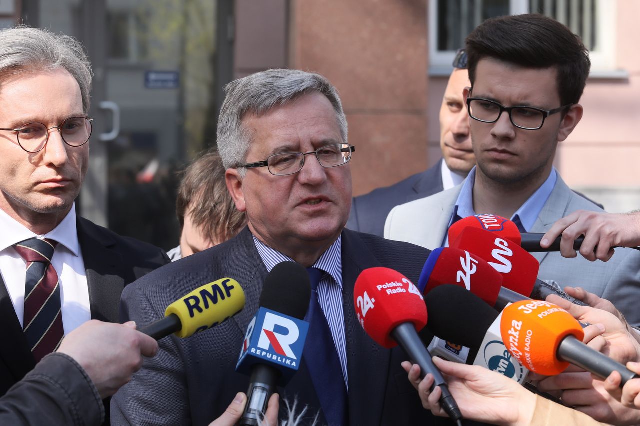 Komorowski zabrał głos po przesłuchaniu. "Odnoszę wrażenie, że nie chodzi o poszukiwanie prawdy"