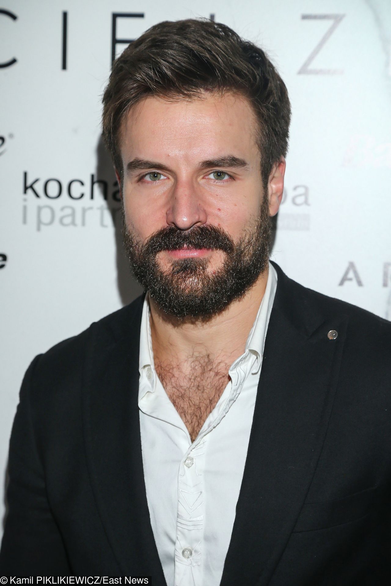 Piotr Stramowski już tak nie wygląda. Bez brody jest nie do poznania