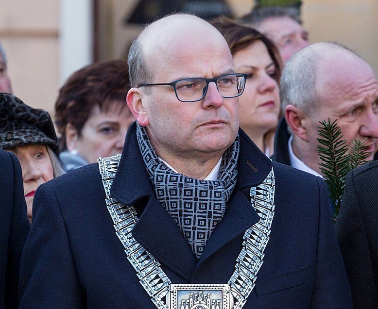 Grudziądz. Wtargnął z siekierą do urzędu. Prezydent miasta: sekretarka ochroniła moje zdrowie i życie 