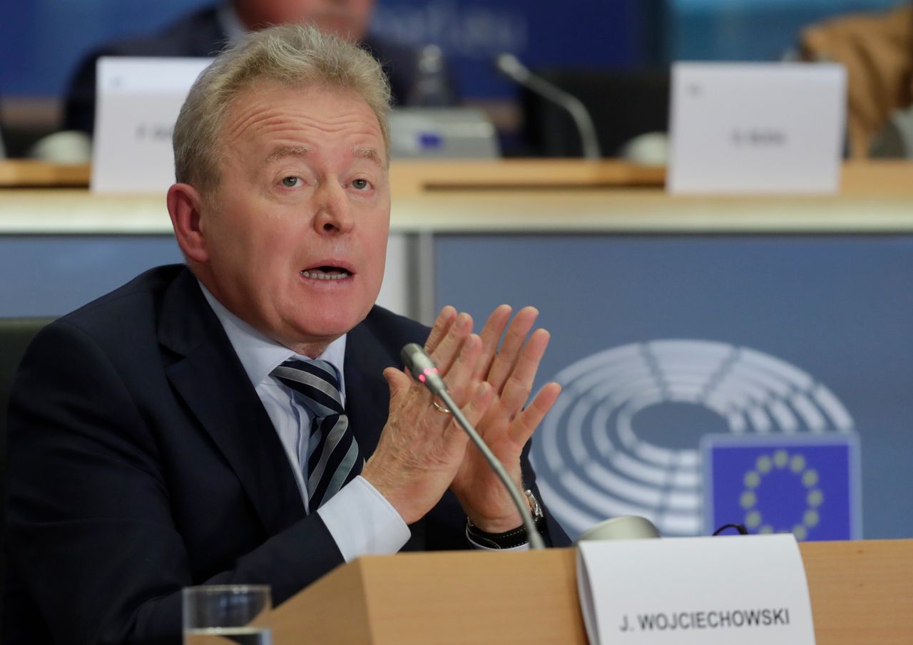 Parlament Europejski. Janusz Wojciechowski musi odpowiedzieć na dodatkowe pytania