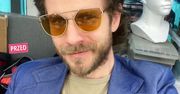 Antek Królikowski pojawił się na planie kolejnej produkcji i pochwalił się nową fryzurą. Fan: "Ktoś wpadł pod kosiarkę"