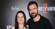 Piotr Stramowski pojawił się na premierze "Kobiet mafii 2". Z tajemniczą brunetką