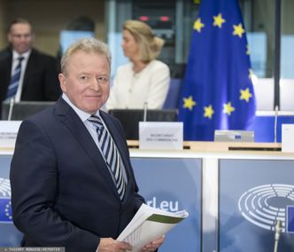 Janusz Wojciechowski z teką komisarza. "Będę bronił silnego budżetu na rolnictwo"