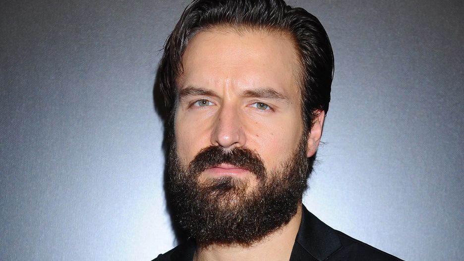 Piotr Stramowski pomaga szpitalom