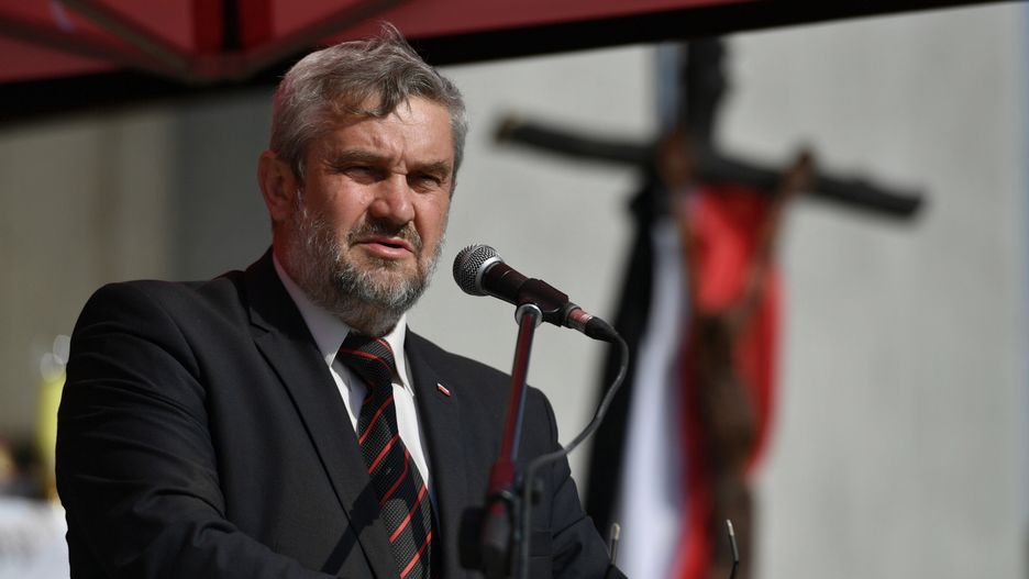 Ekolodzy zastanawiają się, dlaczego minister Ardanowski zmienił zdanie ws. neonikotynoidów