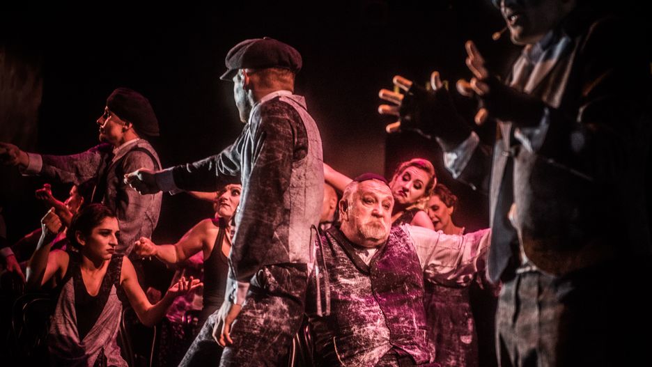 Zdjęcie z próby musicalu "Śpiewak Jazzbandu" w warszawskim Teatrze Żydowskim