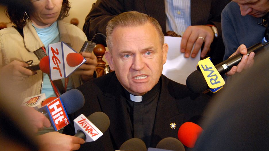 Ks. Henryk Jankowski podczas konferencji prasowej w 2006 roku.