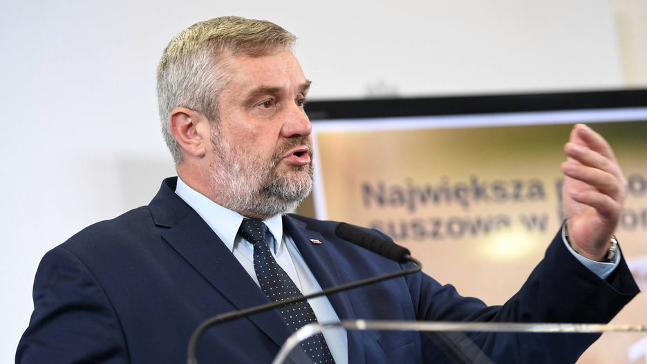 Jan Krzysztof Ardanowski chce zaostrzyć kryteria dla ferm, by uniknąć "patologii" w hodowli