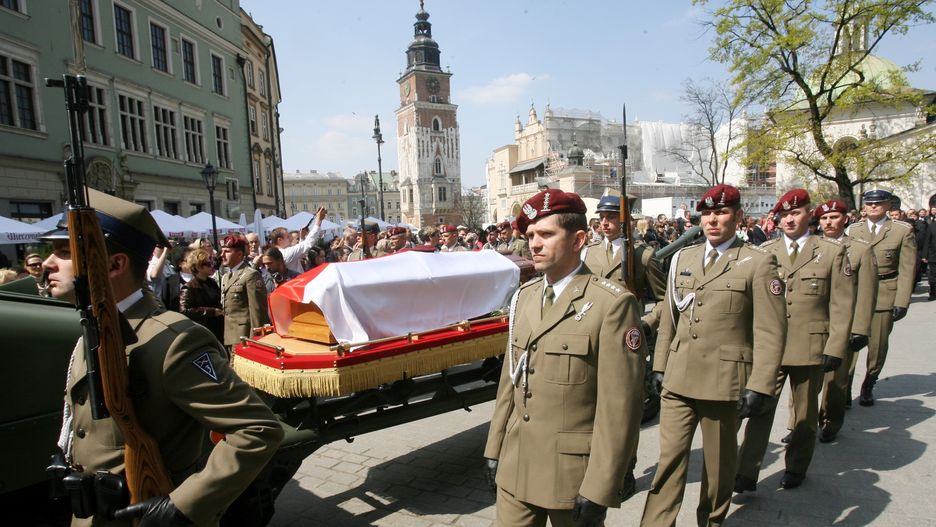 Trumna z ciałem Dowódcy Operacyjnego Sił Zbrojnych generała Bronisława Kwiatkowskiego