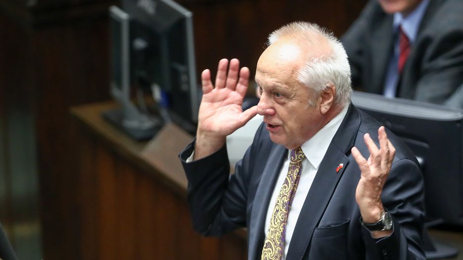 Niesiołowski miał znieważyć o. Rydzyka