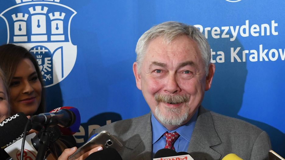 Wciąż wyżej w sondażu znajduje się Jacek Majchrowski.