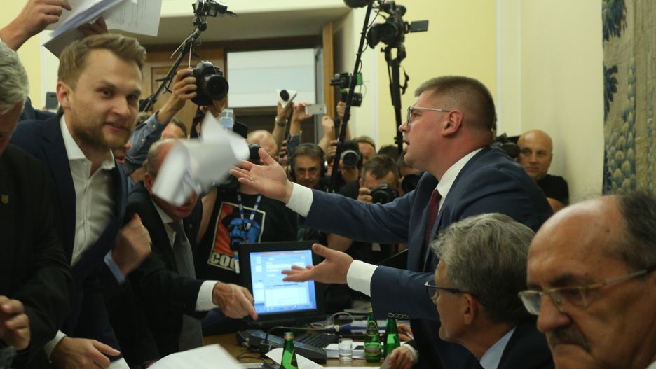 Tomasz Rzymkowski z Kukiz'15 na posiedzeniu komisji