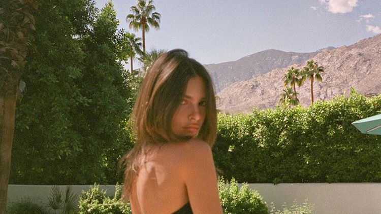 Emily Ratajkowski ma słabość do kostiumów kąpielowych