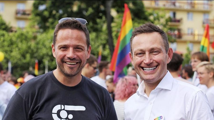Rafał Trzaskowski i Paweł Rabiej na Paradzie Równości