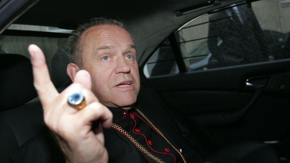 Ks. prałat Jankowski został pośmiertnie oskarżony o molestowanie dziewczynek 