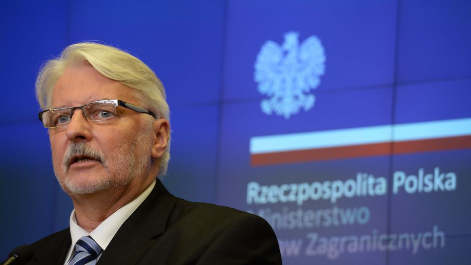 Szef MSZ Witold Waszczykowski twierdzi, że unijna komisarz rynku wewnętrznego i usług Elżbieta Bieńkowska "przyłączyła się do polskiej opozycji w Europie"