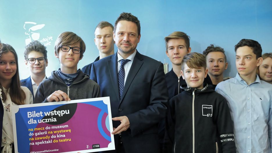 Prezydent Warszawy podczas konferencji prasowej 