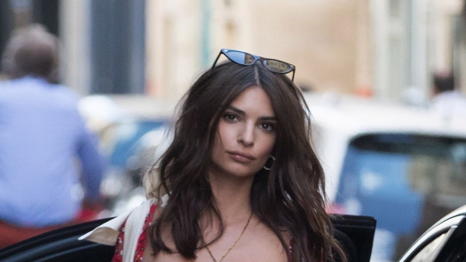 Emily Ratajkowski lubi skąpe stylizacje 