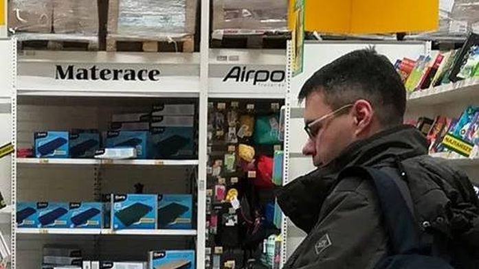 Jeden z braci Karnowskich robił ostatnie zakupy przed Wigilią  